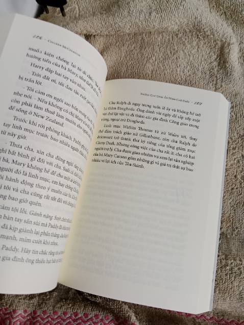 giao hàng siu nhanh, mình đặt tối hqua mà chiều hnay đã có rùi. Chất lượng sản phẩm okeee, gói cũng tàm tạm nma nói chung 5 sao nhe. Ndung sách mình ch đọc nma nghe dc khen nhìu lắmm