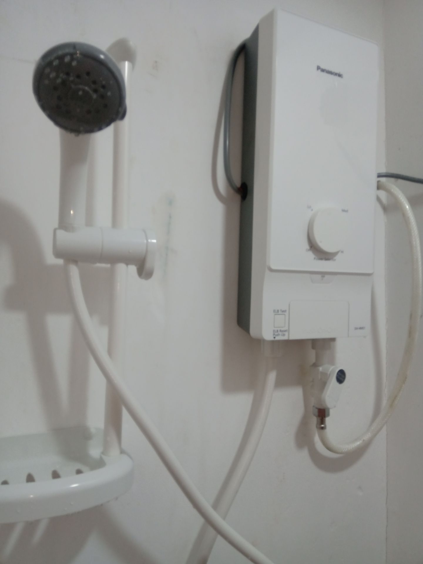 Nhân viên giao và đã lắp đặt, nv tận tình. Máy tốt. 5 sao