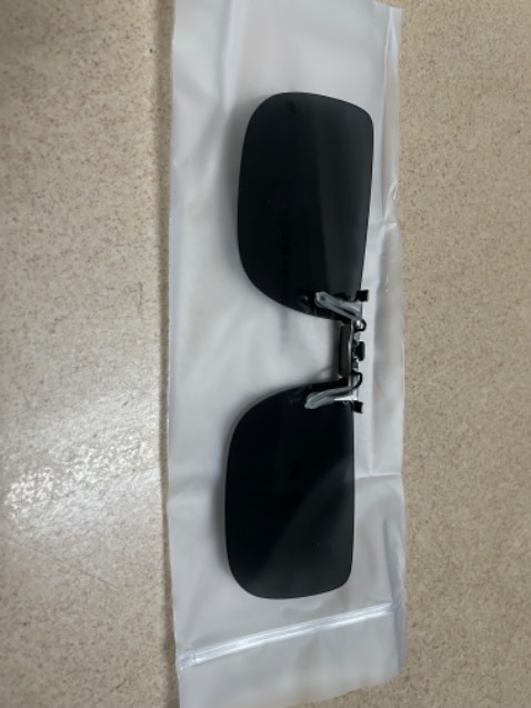 thiết kế đẹp, gọng khá chắc chắn, túi đựng nhỏ cứng