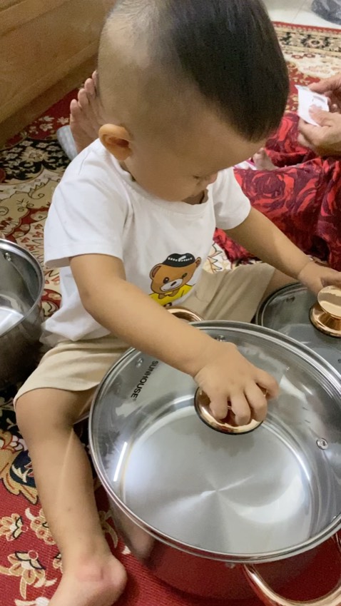 Chất liệu mới mua nên chưa biết bền hay ko, phải dùng lâu mới OK, shop gói hàng đẹp, hàng ko bị là, nói chung là cả bộ nồi rất đẹp, mình rất tin mua bên tiki nên mn cứ qua này mà sắm đồ nha