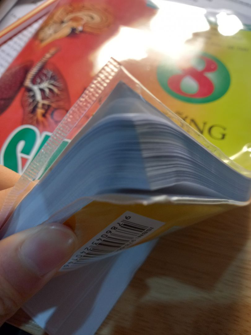 Sách bị móp, méo, quăn, bọc bookcare không chắc chắn