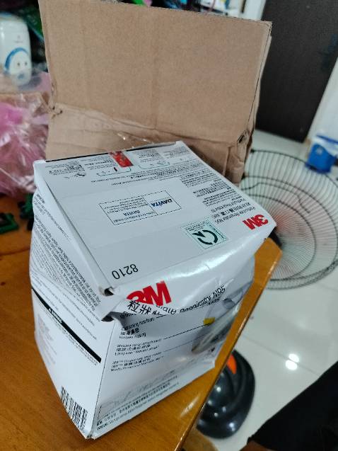 Shipper giao vậy nè ! Chả biết nói sao