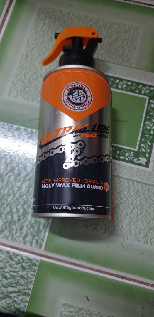 sản phẩm tốt, xịt xe chạy ít văng. mình xài megacool lâu rồi nên cũng tin dùng sản phẩm sản phẩm tốt, xịt xe chạy ít văng. mình xài megacool lâu rồi nên cũng tin dùng sản phẩm