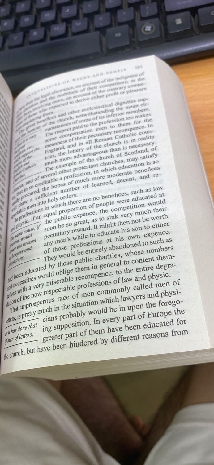 khổ giấy nhỏ, chữ cũng hơi nhỏ, đọc khá vất vả. Nếu mà có khổ to chữ to hơn đọc đỡ mệt