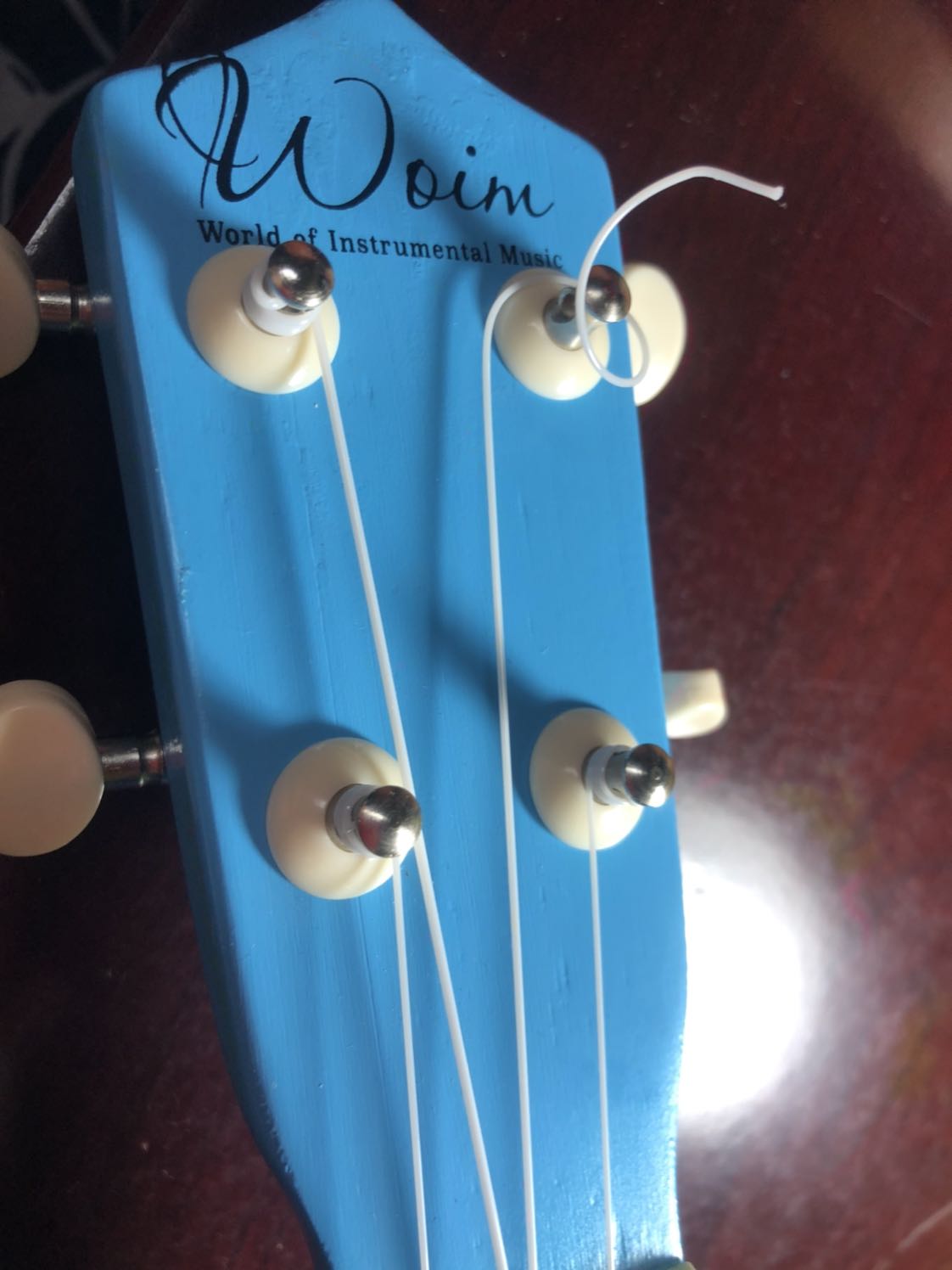 - dây đàn không được cột chắc chắn. Mỗi dây chỉ được quấn có 3 vòng nên rất dễ súc ra. 
- khach hang đã trả tien them cho việc giao hàng nhanh nhưng sản phẩm giao bị lỗi thì phải đợi 7 ngày mới có lại được hàng. Tiki hoàn toàn bị động trong trường hợp này. Tiki quá dở. 
- việc thanh toán đơn hàng bằng cách chuyển khoản đến giờ này vẫn không được tiki áp dụng cho đơn hàng dưới 20 triệu đồng. Trong khi các kênh bán online khác như *** hoặc *** đã được áp dụng từ lâu. Tiki quá chậm.