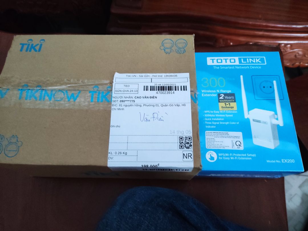 ban đầu mình đặt *** rẻ hơn 10 nhưng mình từ chối nhận vì nhìn hộp có vẻ cũ và đã bị khui, mình muốn mở ra kiểm tra hàng có mới không nhưng shop k cho, còn khó chịu. mình chuyển sang mua trên tiki tuy đắt hơn 10k nhưng cực kỳ hài lòng! sẽ ủng hộ