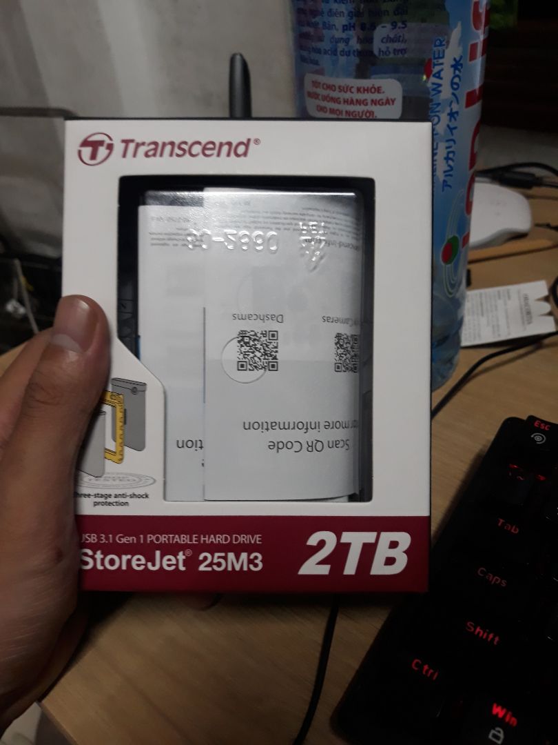 Ổ cứng dùng ổn, còn lâu dài để xem. Hàng chính hãng có phiếu bảo hành nha mọi người.
Về khả năng chép dữ liệu thì tầm 80mb - 101mb/s, nhưng đôi khi tụt xuống còn 4-7mb/s (có thể là do loại file.