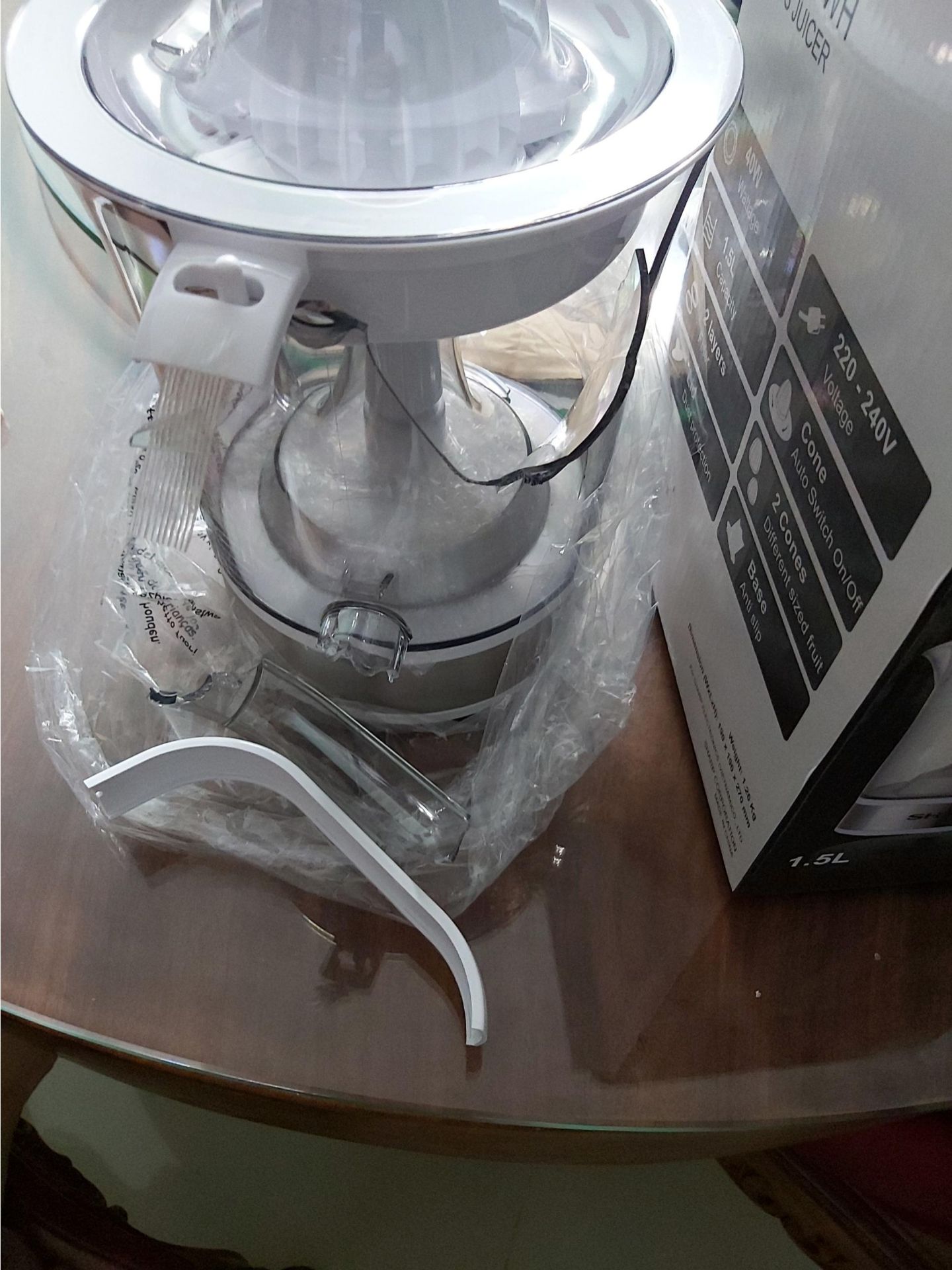 Mọi người nên lưu ý, kiểm hàng trước khi nhận nhé, nếu xảy ra rất là phiền phức, mất thì giờ, mất tiền điện thoại, và chờ đợi họ xét xử không biết là bao giờ nhé.