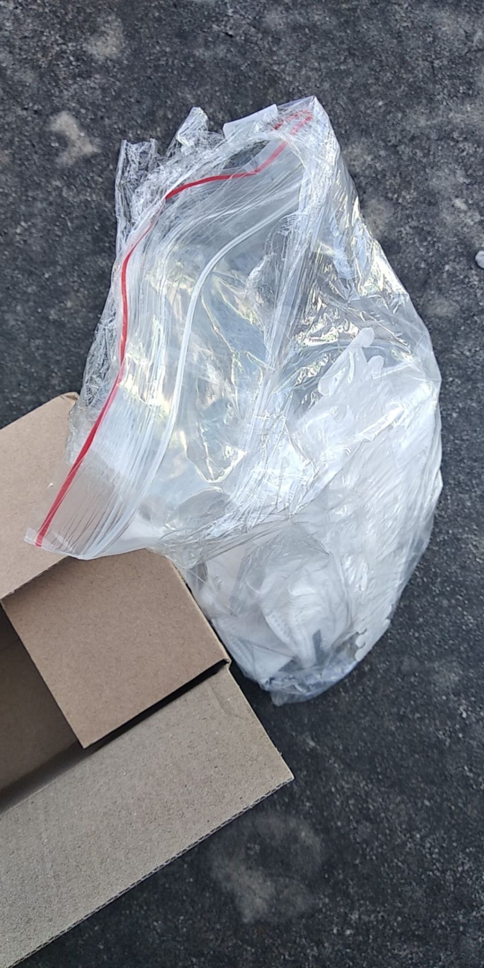 Sản phẩm tồi, giao hàng có dấu hiệu bị khui bịch trước khi khach nhận hàng, combo 5 cái mà giao 3 cái, thất vọng tràn trề vội gọi ngay cho tổng đài hỗ trợ yêu cầu tra hàng ngay lập tức. shop làm ăn kh uy tín