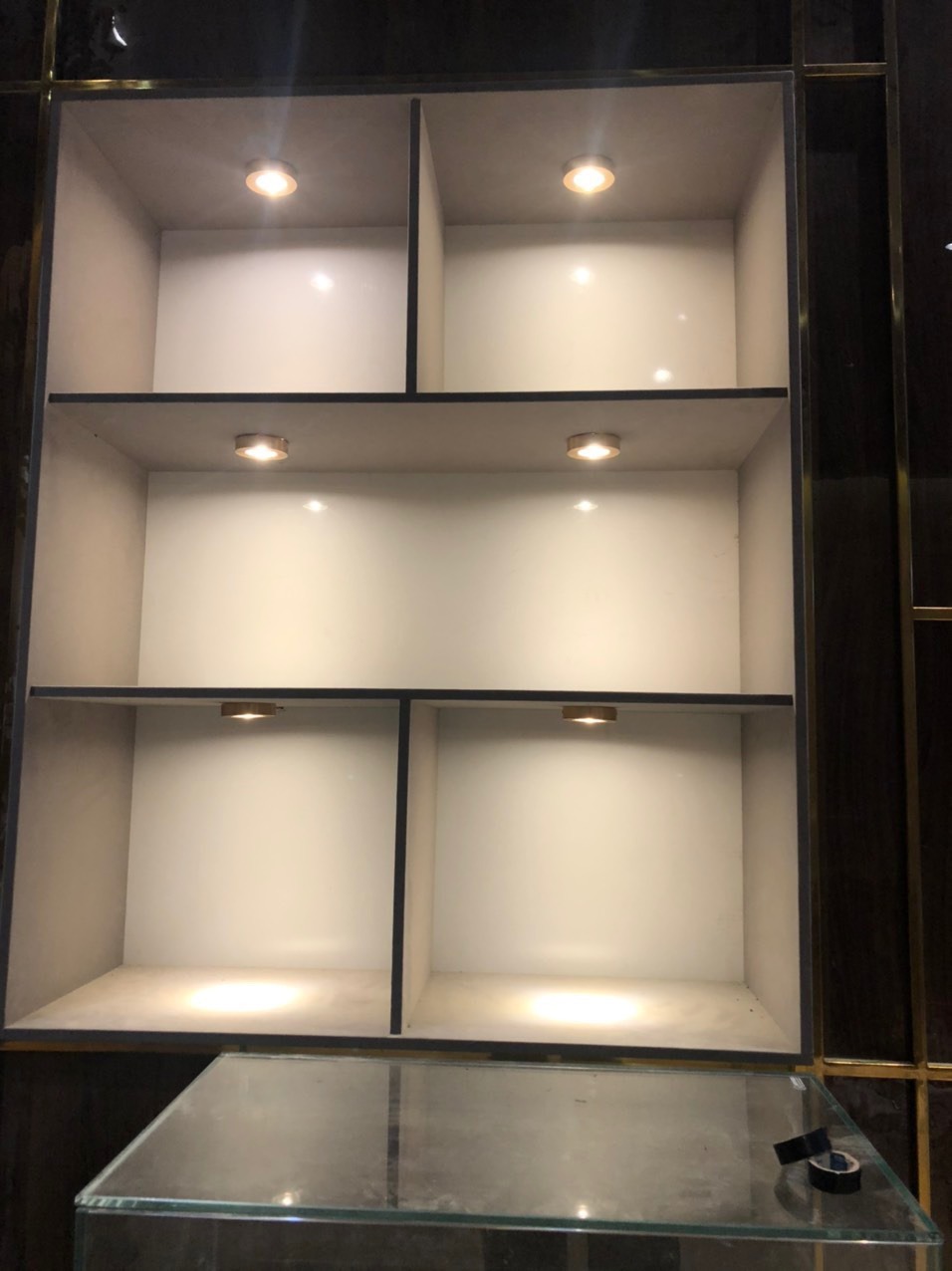 Mua đợt giảm giá, về ráp vào tủ đúng là quá đẹp. Rất hài lòng!