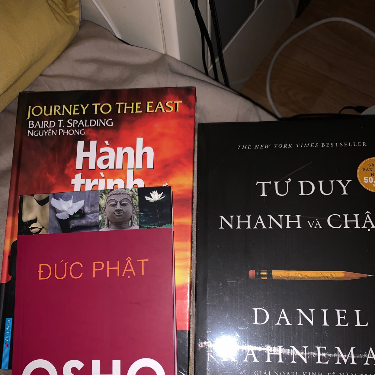 giao hàng nhanh, gói hàng chắc chắn. sách bìa cứng đẹp lắm nha mn. nên mua nha 😍😍😍😍