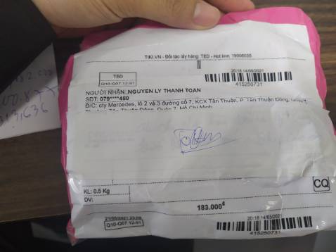 Đặt bình rót rượu cây xăng, giao đồng hồ như hình