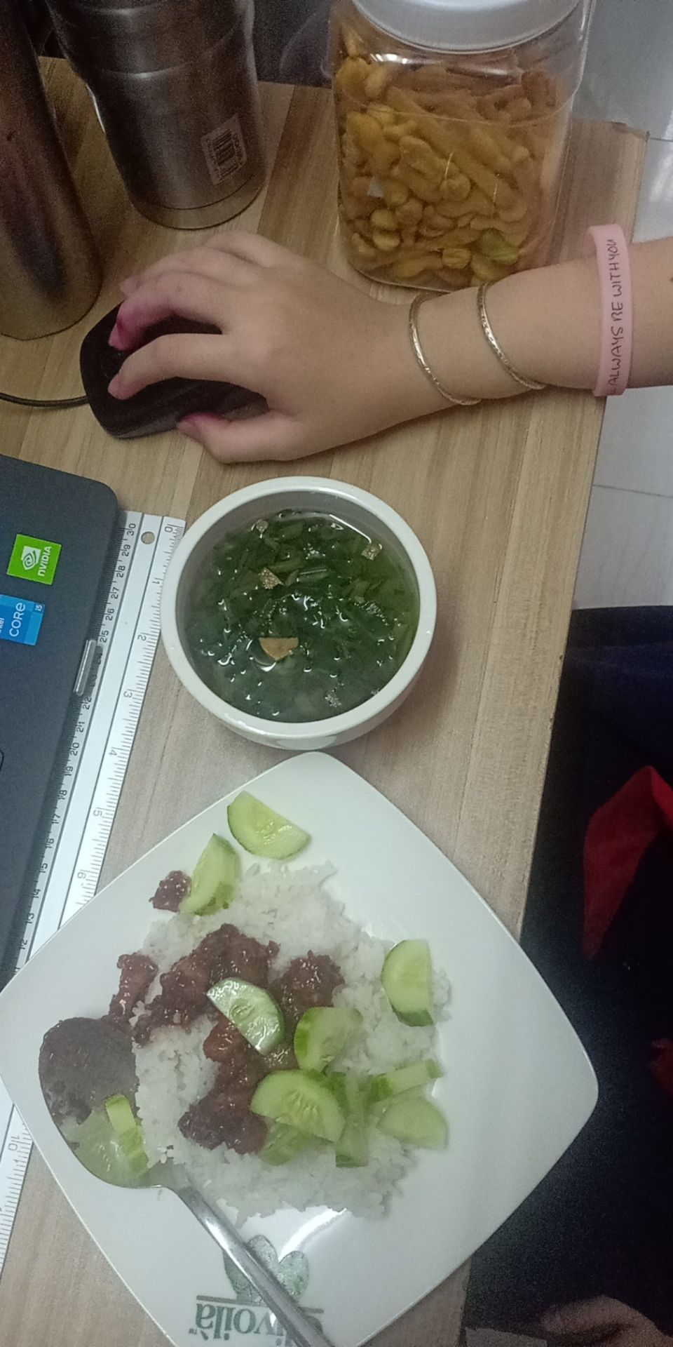 bàn rất OK nha, đóng gói cẩn thận,  giao hàng đến tận Cần Thơ với giá ship vô cùng hợp lý mà thời gian nhận hàng cũng rất nhanh, hôm sau đã nhận được hàng. bàn rất OK nha, đóng gói cẩn thận,  giao hàng đến tận Cần Thơ với giá ship vô cùng hợp lý mà thời gian nhận hàng cũng rất nhanh, hôm sau đã nhận được hàng.