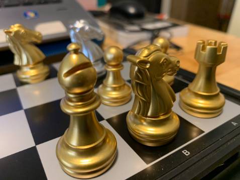 Cờ Vua Cao Cấp miDoctor (Chính Hãng) - NHỎ 3810A: 25 x 25 x 2 cm
Vừa nhận xong mà nhìn mê quá, quân cờ sơn 2 màu vàng bạc rất đẹp
độ hoàn thiện của sản phẩm rất cao
Sp có lực hút nam châm rất mạnh, nghiêng ngả bàn cờ thoải mái, quân cờ ko bị đổ.
Giao hàng nhanh, thanks tiki