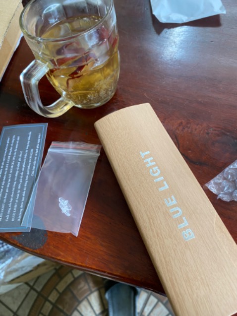 Gói hàng có tâm , mẫu đẹp , kèm phụ kiện uy tín , giá tầm trung hàng chất lượng, thêm slogan cảm ơn ý nghĩa