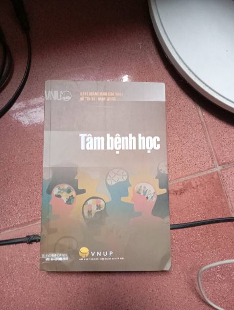 Sách oke. Nhưng có thể do vận chuyển nên em nó không còn được nguyên vẹn...