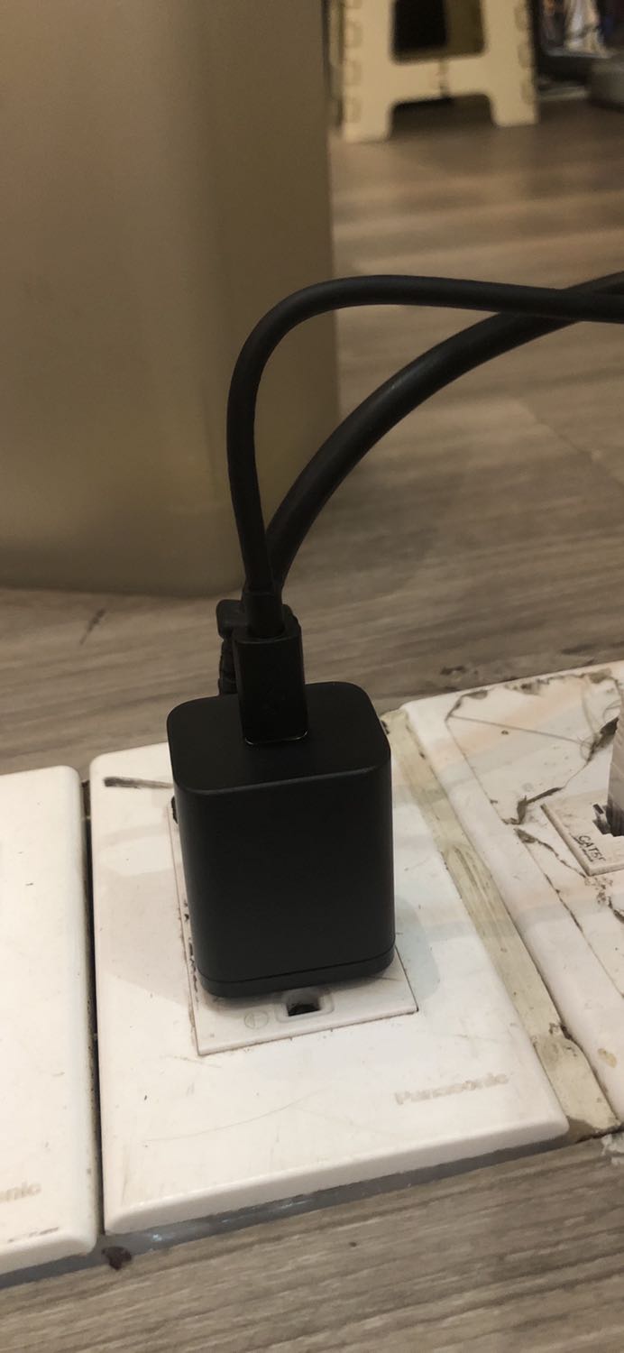 Giao hàng nhanh, đúng hàng như hình quảng cáo. Mới mua nên chưa đánh giá được độ bền. Cảm nhận ban đầu là chắc chắn. Để dùng thử rồi phản hồi tiếp