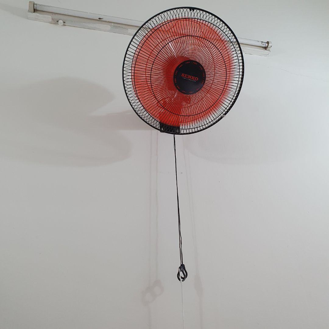 Quạt ok, mát, hơi ồn. Giá rẻ 323k. Lần này giao ngẫu nhiên màu cam ko thix bằng xanh lá đợt trc mình mua, mà đợt này số bị ngược, số 1 lại lớn nhất chứ ko phải số 3 lớn nhất như quạt cũ. Quạt ok, mát, hơi ồn. Giá rẻ 323k. Lần này giao ngẫu nhiên màu cam ko thix bằng xanh lá đợt trc mình mua, mà đợt này số bị ngược, số 1 lại lớn nhất chứ ko phải số 3 lớn nhất như quạt cũ.