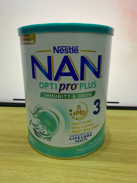 nan optipro plus mát con tiêu êm lắm, bé nhà mình uống sang lọ thứ 2 rùi trộm vía hạp lắm nha, có công thức Thuỵ sĩ nên đảm bảo nguồn gốc chất lượng