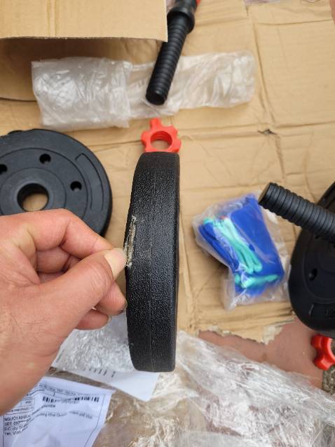 Tạ bị bục rách mất 1 cái, đề nghị shop kiểm tra lại Tạ bị bục rách mất 1 cái, đề nghị shop kiểm tra lại