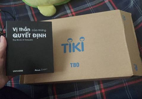 Sách mới, nhỏ gọn xinh xinh đúng ý mình, có thể tiện lợi mang đi khắp nơi. Hôm nay lại được cả anh shipper vô cùng nhiệt tình trách nhiệm nữa ạ! Nói chung mình rất rất hài lòng. Mong " vị thần của những quyết định" và mình có sự liên kết chặt chẽ ạ! Cảm ơn shop, cảm ơn Tiki!❤️❤️❤️❤️❤️❤️❤️