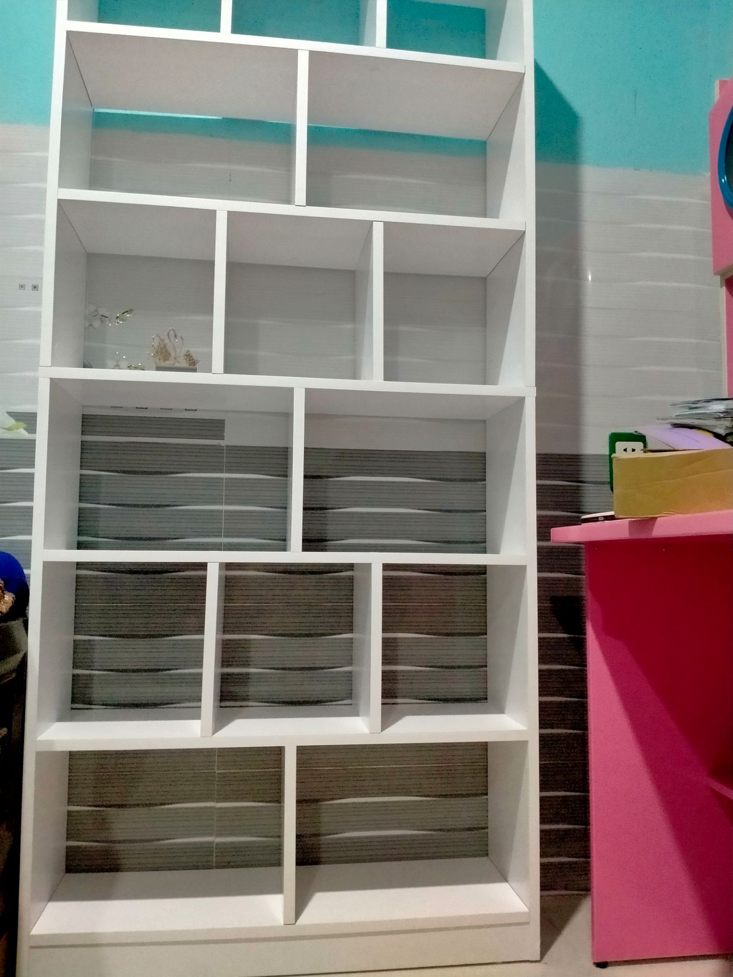 sản phẩm chất lượng, đúng với hình nha, lắp ráp thì hơi mệt nhưng thành quả xứng đáng lắm nha. Mọi người nên mua ạ. Màu trắng nhìn sang lắm í, nói chung là xinh xỉu.