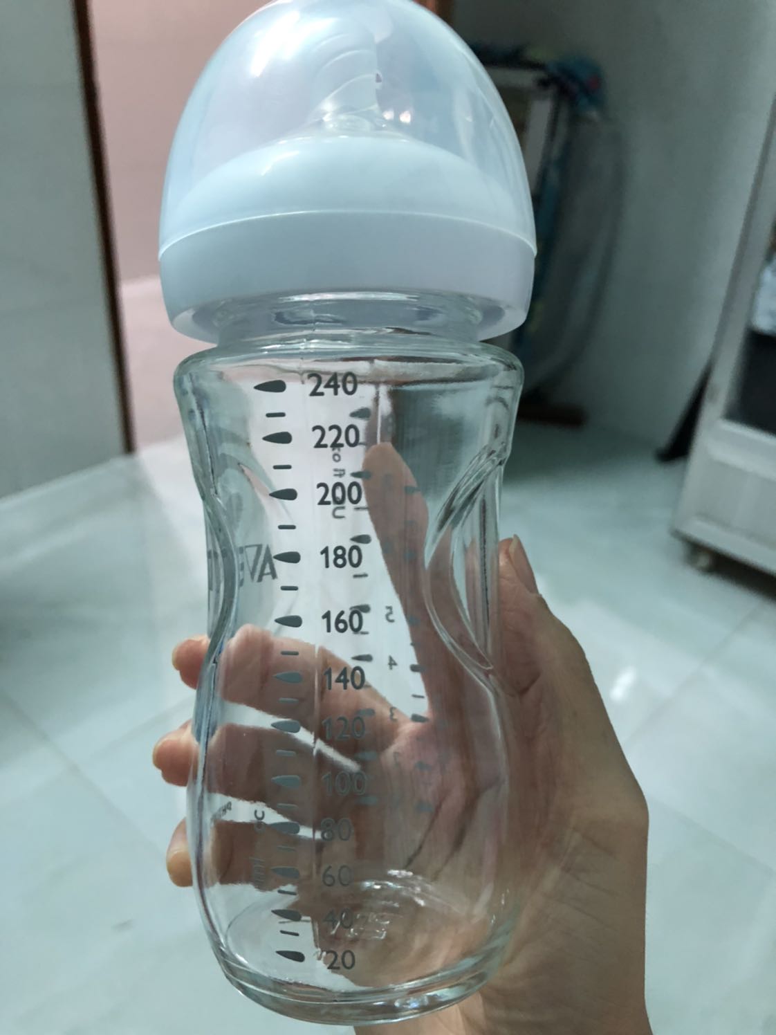 Mình đã sử dụng sp này với 120ml giờ mình mua bình 240ml. Sản phẩm xài tốt, thủy tinh không sợ hôi bình, núm *** mềm, cổ rộng giống *** mẹ. Sẽ ủng hộ