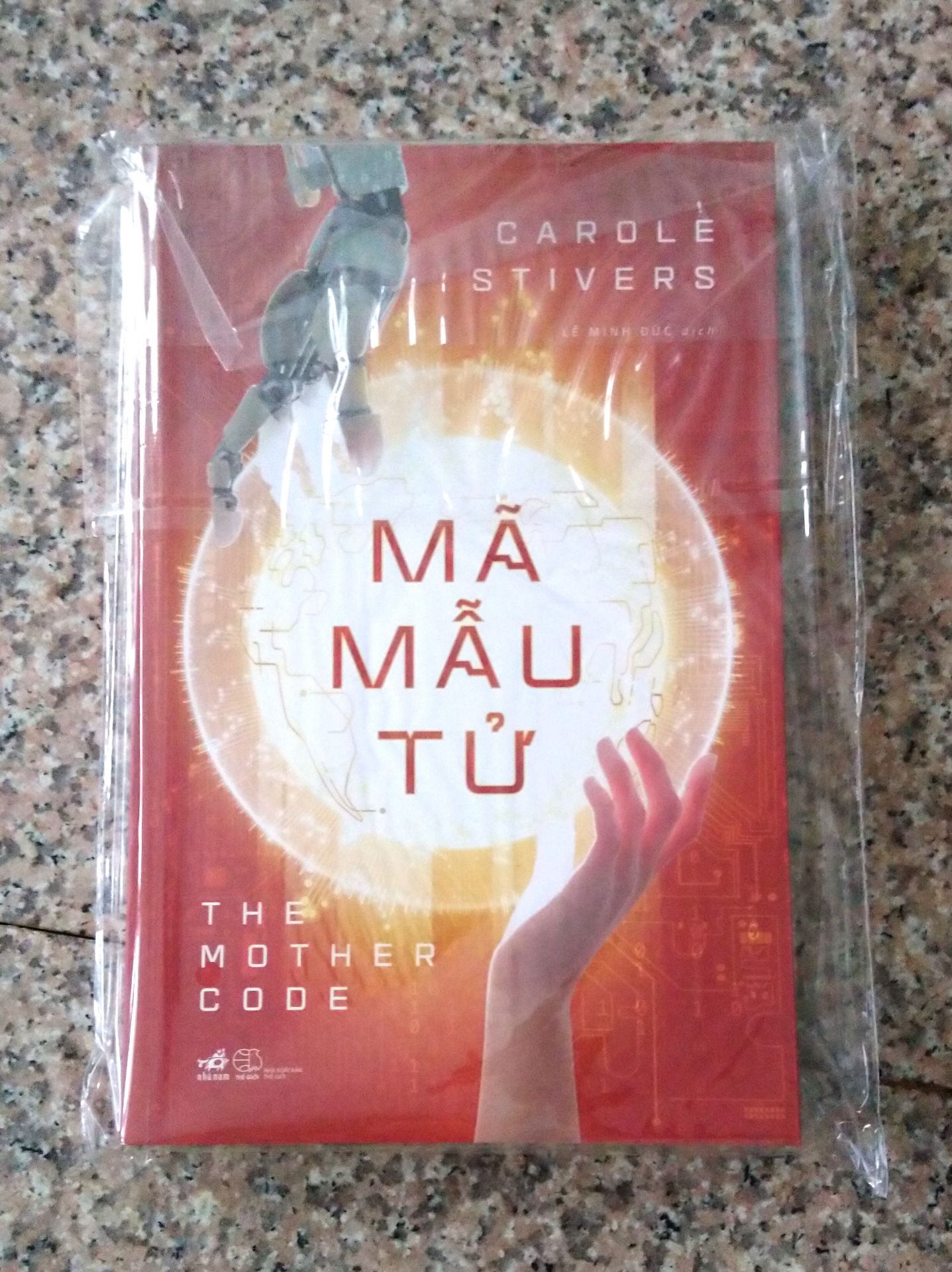 Giá rất tốt cho sách mới xuất bản. Shop bọc gói sách rất kỹ, giao hàng sớm. Nội dung xuất sắc.