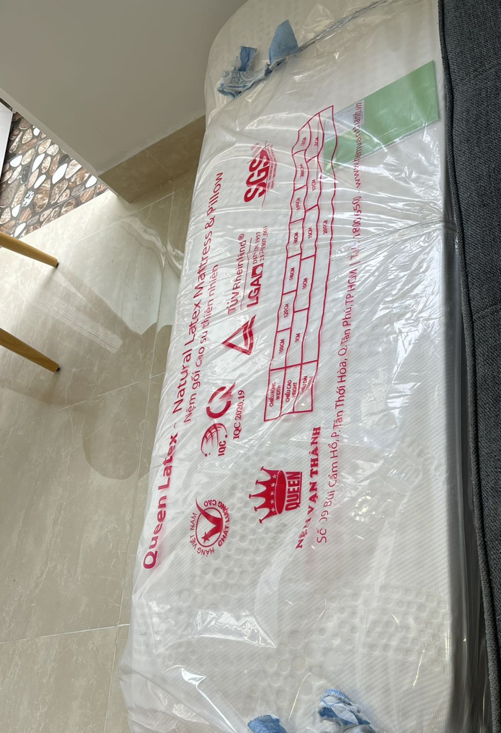 Nệm vạn thành chất lượng miễn chê. Đáng tiền. Săn sale giá rẻ hơn thị trường rất nhiều. Mẫu mới màu trắng.