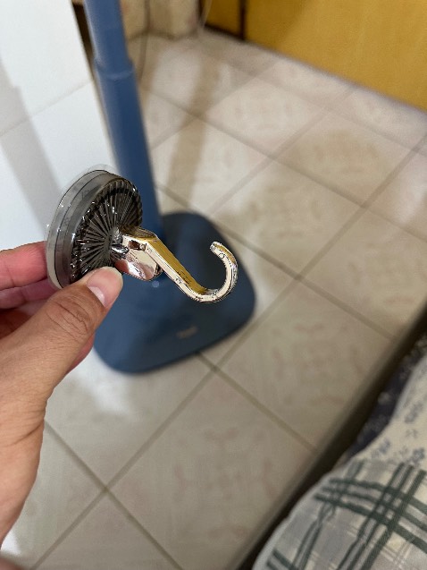 Lực hút tốt, treo nặng tốt. Nhưng móc xi hơi kém. Nếu làm bằng inox/thép thì phù hợp giá hơn