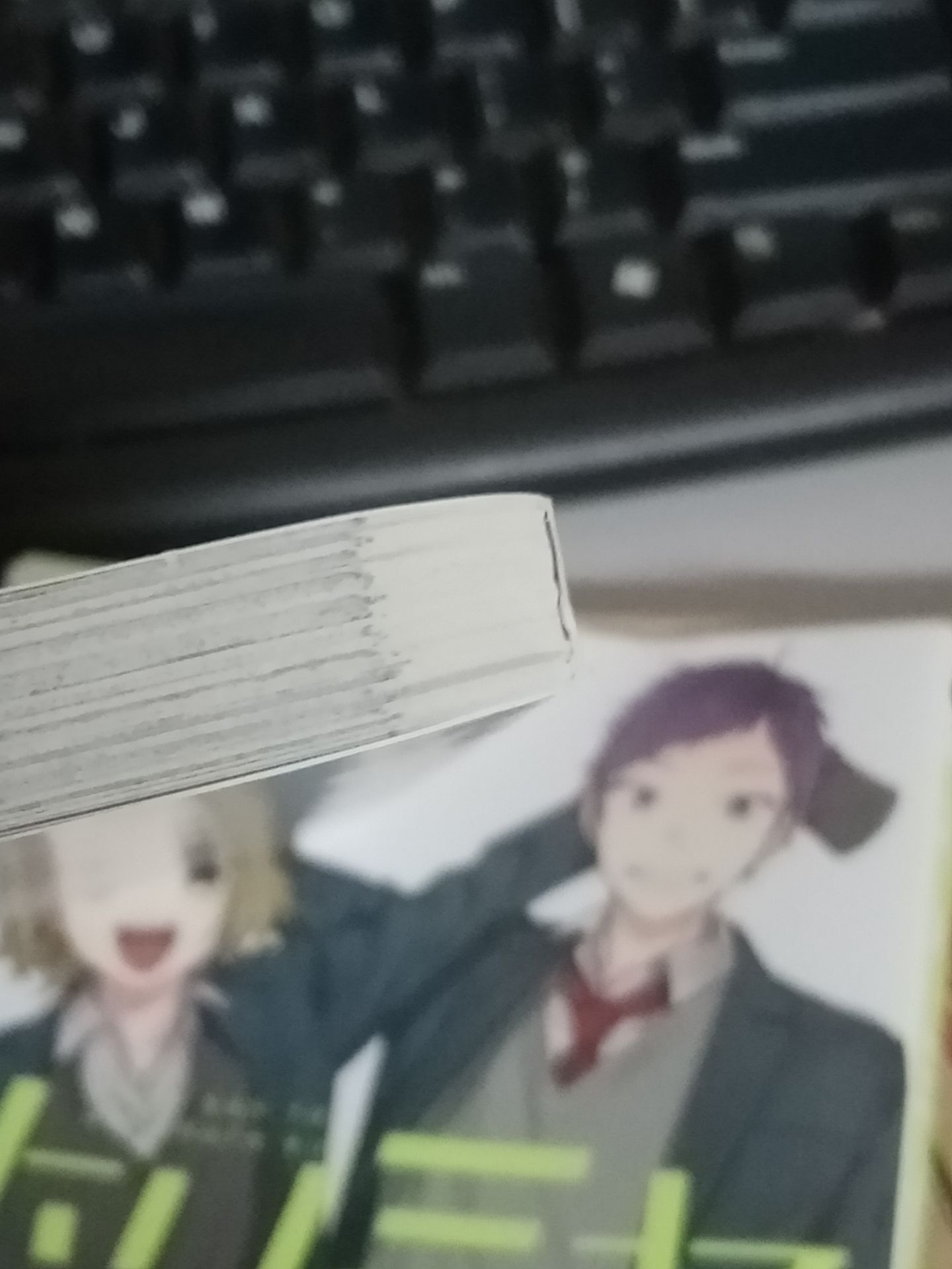 Do phần gáy như hình (5) nên mình có hơi khó chịu nhưng vẫn ổn, có bọc seal, đóng gói bên fahasa làm mình cũng yên tâm