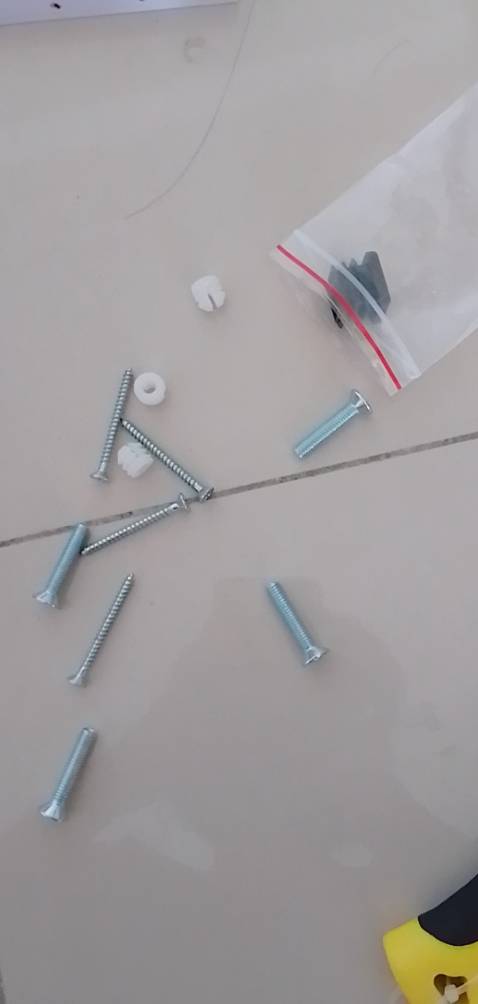 Khá tốt, đầy đủ ốc vít, không tặng kèm tua vít.