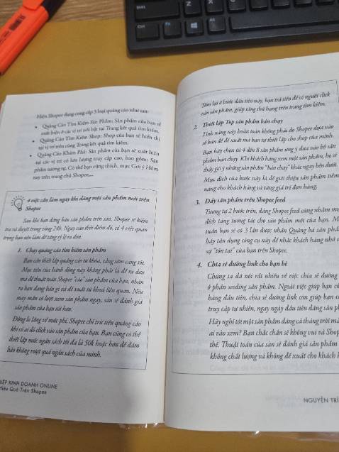 Các trang đầu thì hay nhưng đến phần quảng cáo từ khóa thì rất ít ảnh minh họa, gây khó khăn.
Cũng không có chiến dịch lượt đấu giá từ khóa
Mà chỉ tập trung nói về cấu hình sản phẩm cấu hình shop