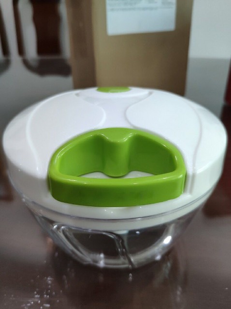 Tiki luôn đỉnh trong khâu giao hàng, thần tốc luôn. Ship giao đúng lúc e đang chuẩn bị xay hành khô bằng máy điện to thì nhận hàng. *** luôn cho lóng.
Ôi bao phê bao nhuyễn các bác ạ ko nghĩ rẻ mà xay ok đến vậy. Giật rất nhẹ mà êm, roẹt roẹt vài cái là xong, đỡ phải lôi cái máy to ra lích kích, băm tay thì ôi thôi cay xè 2 con mắt huhu