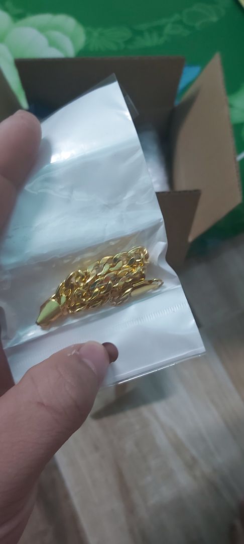 đặt dây chuyền xích 6li màu bạc.giao lắc mạ vàng. gọi tiki xử lí thì cả tuần nay ko phản hồi . làm ăn vậy à