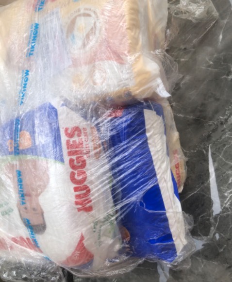 Shipper vui vẻ nhiệt tình nhưng shop đóng gói hàng quá ẩu, bt mình mua hàng shop đóng thùng đẹp chắc chắn lần này mua nhiều mà gói hàng quá ẩu