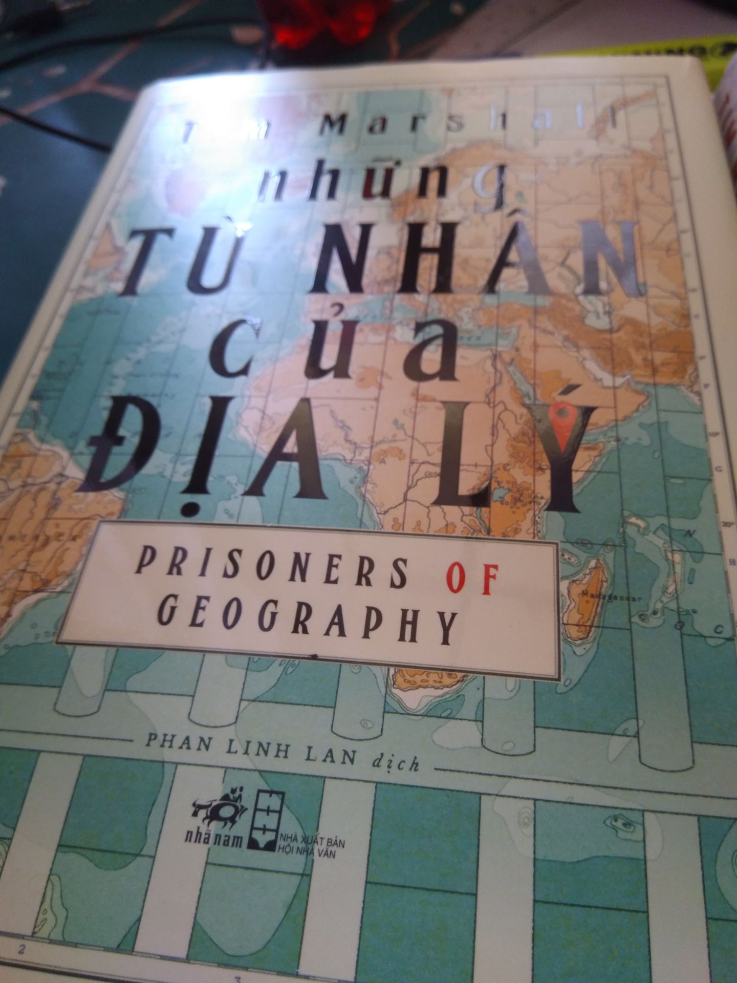 một cuộc hành trình sâu sắc.
Ship nhanh, gói kĩ, còn bọc nhựa, sách đẹp, bìa in nổi xuất sắc.