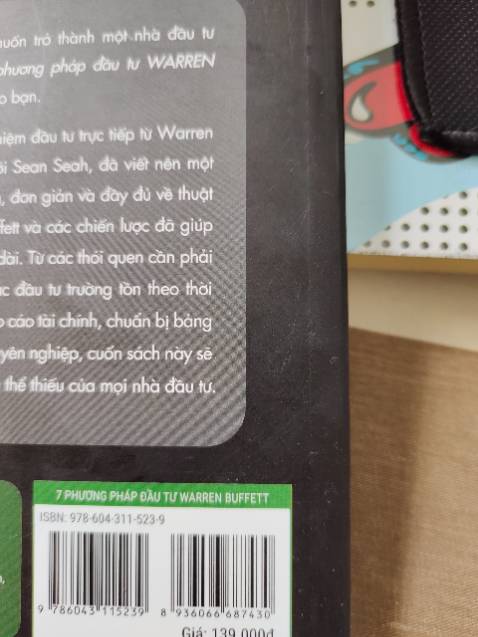Mình không phải là một người khó tính, nhưng lần này thật sự thất vọng về sách của Tiki. Nội dung sách, hiện tại mình chưa đọc nên cũng chưa có ý kiến. Nhưng còn về bao bì thì mình đánh giá không tốt, sách giao cho mình như sách cũ vậy í, còn dính keo nữa. Đây là đơn sách đầu năm, mình mong chờ quá trời, đến lúc khui hộp nhận sách thì tụt mood không phanh. Mình mong rằng Tiki sẽ cải thiện vấn đề này!