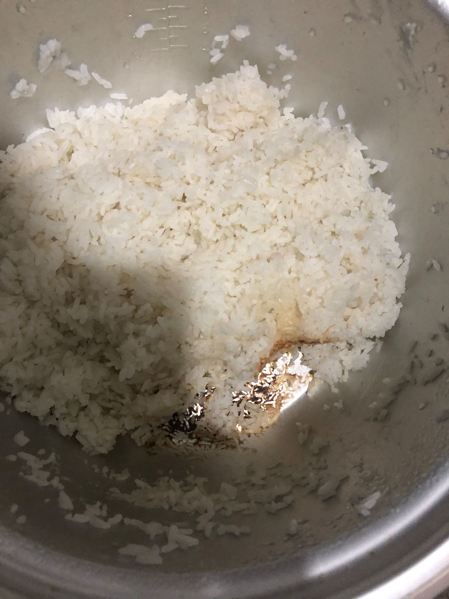 Khuyên chân thành ai đừng mua. Nồi mỏng. Nấu cháy khét. Bám nồi. Thảm hại. M vừa liên hệ tiki ko biết đổi lại hay đổi trả được ko?