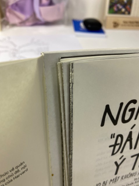 Mua 3 quyển chỉ có 1 quyển sách thật, 2 quyển còn lại là sách giả chưa đọc đã sứt rời từng trang. Khuyên ko nên mua shop sách này