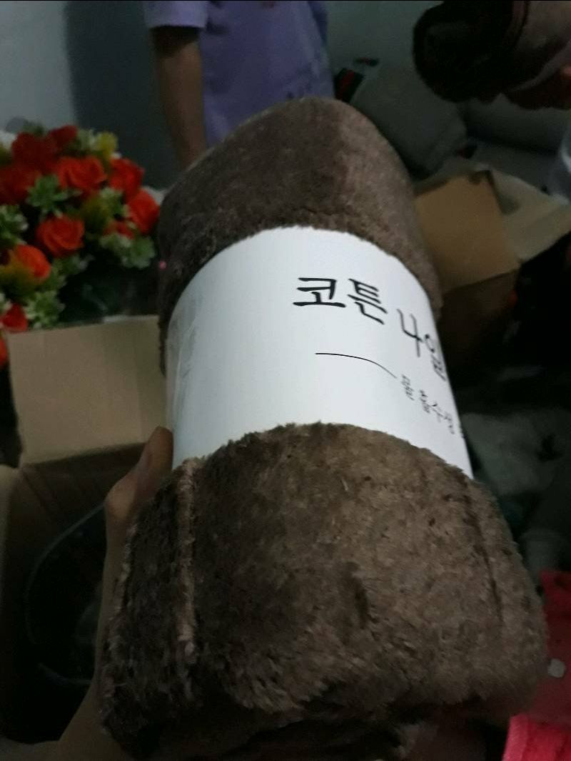 Shop giao hàng nhanh, người giao hàng rất nhiệt tình, vui vẻ..khăn to và mềm, shop phục vụ rất tốt