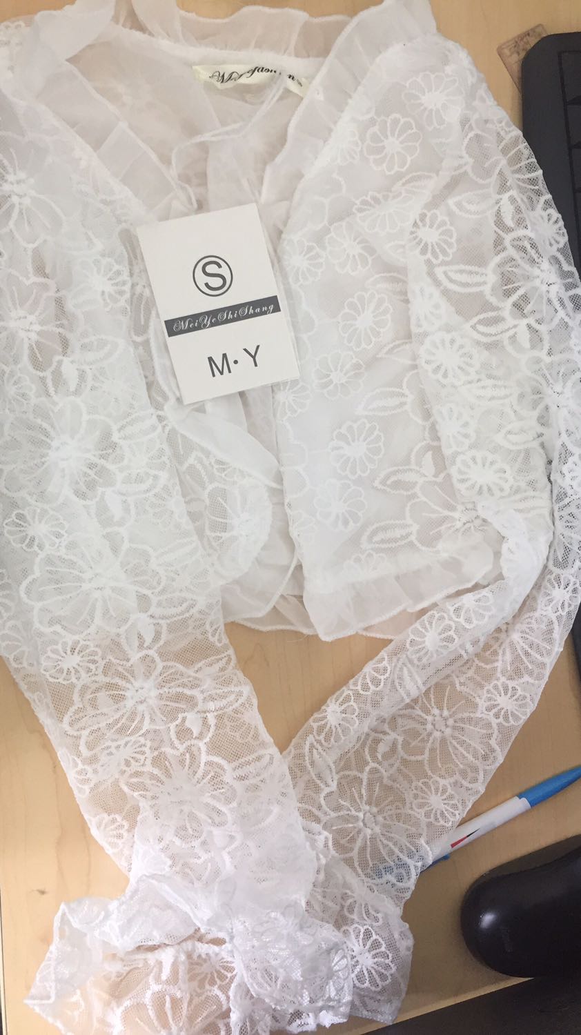 Áo mình đặt mua là mã hàng 08 C009 
Thay vì báo hết thì shop lại giao cho mình mẫu khác không đúng sp đã mua, do mình nhận hàng vào giờ làm việc nên k kiểm tra hàng ngay lúc đó được, vì nghĩ tiki nên an tâm nhưng khi xem hàng thì quá thất vọng vè sản phẩm. 
Cốt nghĩ lần đầu mua tại tiki mà thất vọng như vậy thì còn những lần sau hay không?