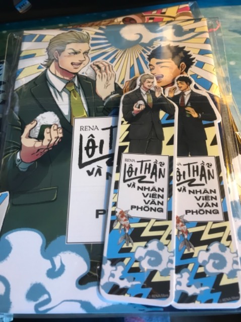 Sách mua đợt giảm giá không có seal, bọc hàng rất sơ sài, hộp đã bị móp khi vận chuyển, nhưng may chất lượng sách không bị ảnh hưởng