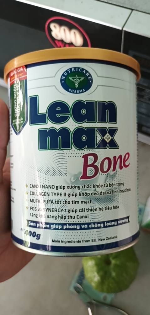 *** sữa đổi bao bì mà shop không báo, tưởng giao sai nhưng ngó lại nhãn hiệu Lean Max Bone thì giống. Cái quảng cáo trên Tiki ghi là "Dinh dưỡng hồi phục xương khớp, giúp nhanh lành xương", còn hộp bao bì mới thì ghi là "sản phẩm giúp phòng và chống loãng xương". 
Điểm cộng là shop giao rất nhanh, gói cẩn thận.
