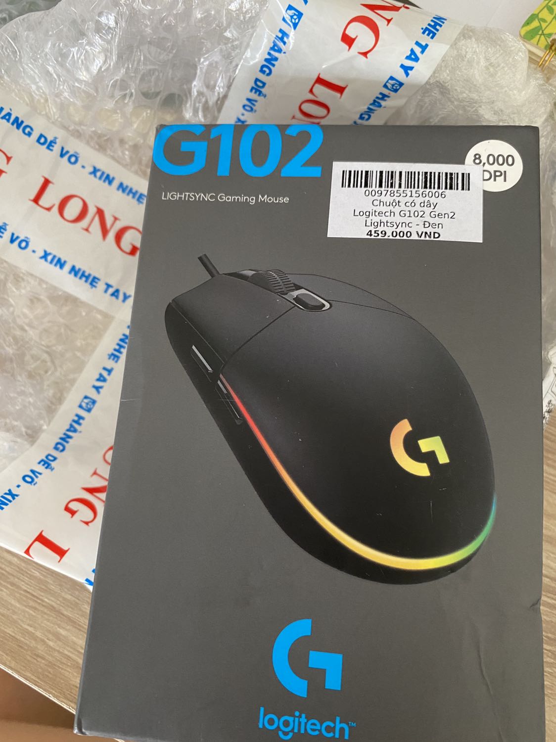 Chuột xài ổn áp lắm ạ. Cầm chắc tay, chuột ko quá to mà cũng ko bị nhỏ quá, click rất đã tay, xứng đáng đồng tiền.