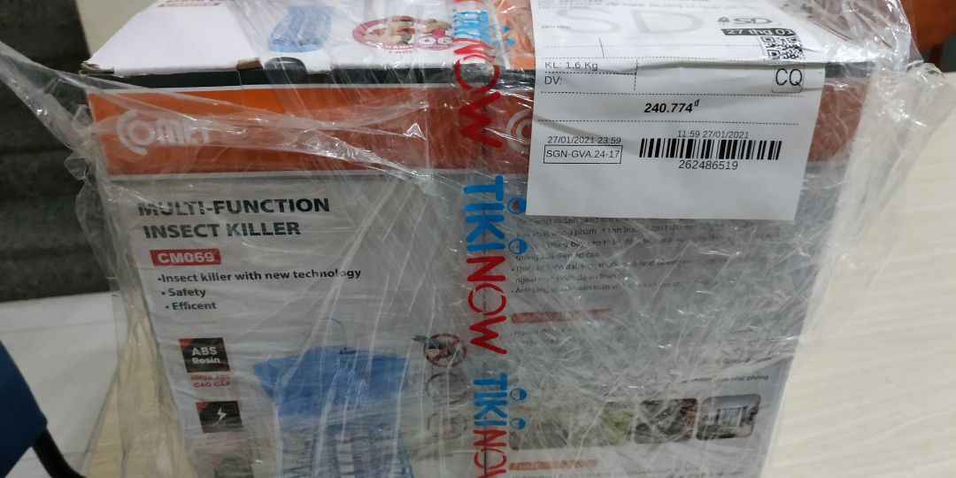 Mọi người phải hiểu là "tiền nào của nấy", nhiều bạn mua hàng rẻ mà cứ sồn sồn lên chê, đọc thấy mà phát ghét.

- Cái này tui mua sài cũng ổn nè
- Sản phẩm có phiếu bảo hành nha
- Giao hàng nhanh, hàng đẹp như hình
- Ánh sáng rất sáng trong tối
- Lâu lâu nghe bụp bụp tách tách đã tai
- Nhớ lâu chùi dọn xác côn trùng dưới đế, để kiến không bu vào ăn xác côn trùng chết

Điều kiện để hiện quả cao:
Phải đặt trong nơi tối nhất và cao hơn mặt đất, chỉ có đèn, KHÔNG CÓ người.
Vì vừa có đèn vừa có người, muỗi sẽ ưu tiên bu người hơn bu đèn