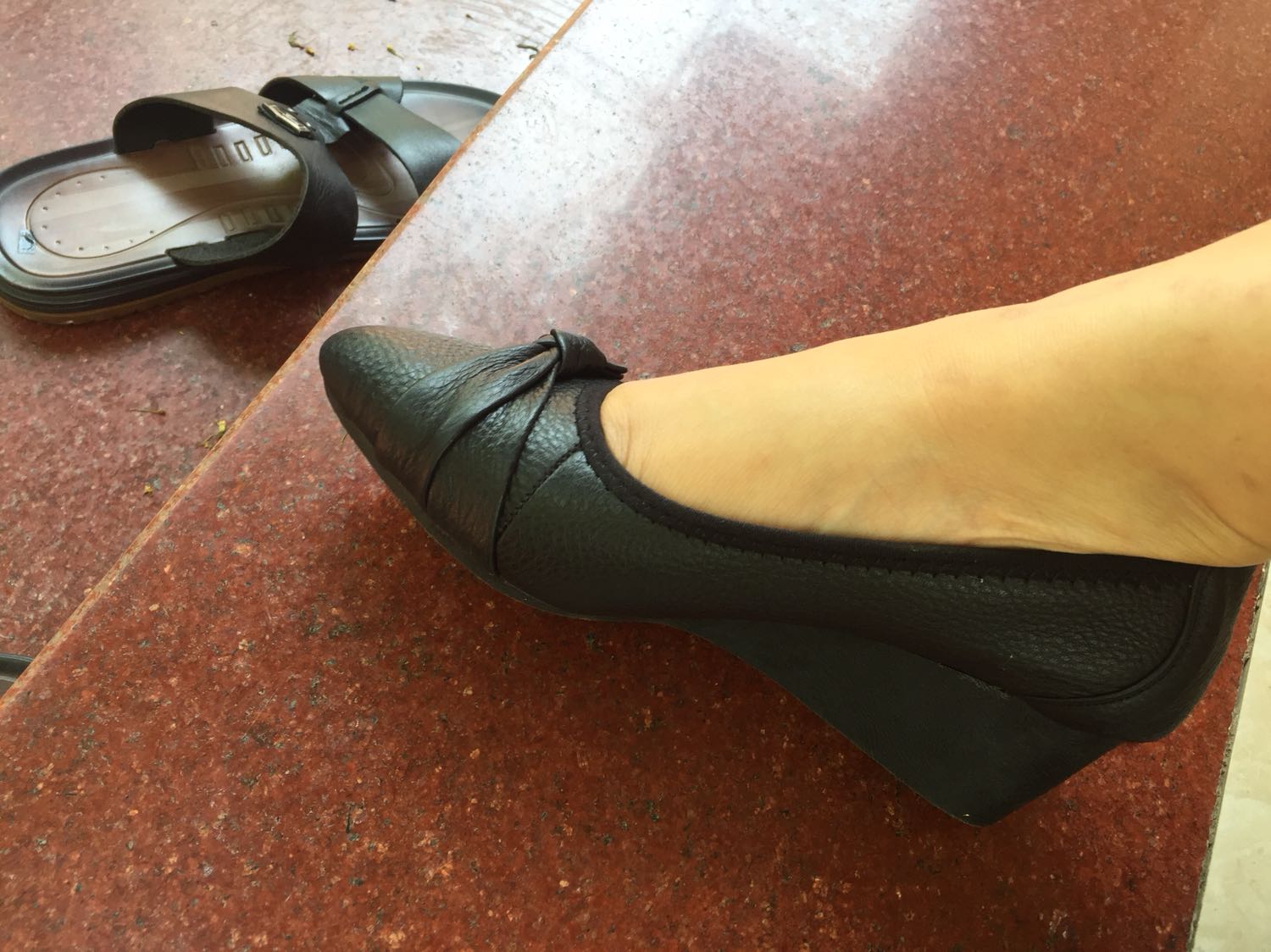 Hàng y như hình, đi êm chân. Rất ưng ý. Giá rất hợp lý.