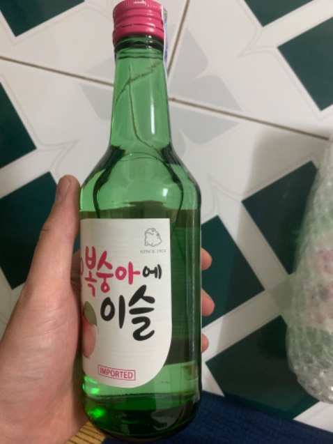 Đóng gói chắc chắn và giao nhanh. Hãng rượu này nổi tiếng nhất của Hàn, uống thơm và dịu so vs mấy loại mình đã uống.