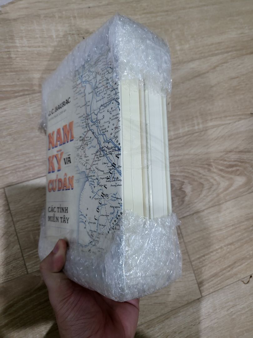 sách đóng gói rất cẩn thận, chỉ tiếc là k có boxset và bản đồ đi kèm. dù sao cũng vote 5 sao