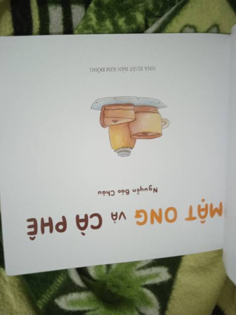 sách ít chữ con dễ hiểu, đầu tiên mình nghĩ sao nó đơn giản quá. nhưng mà như vậy bé lại rất nhớ và chăm chú nghe